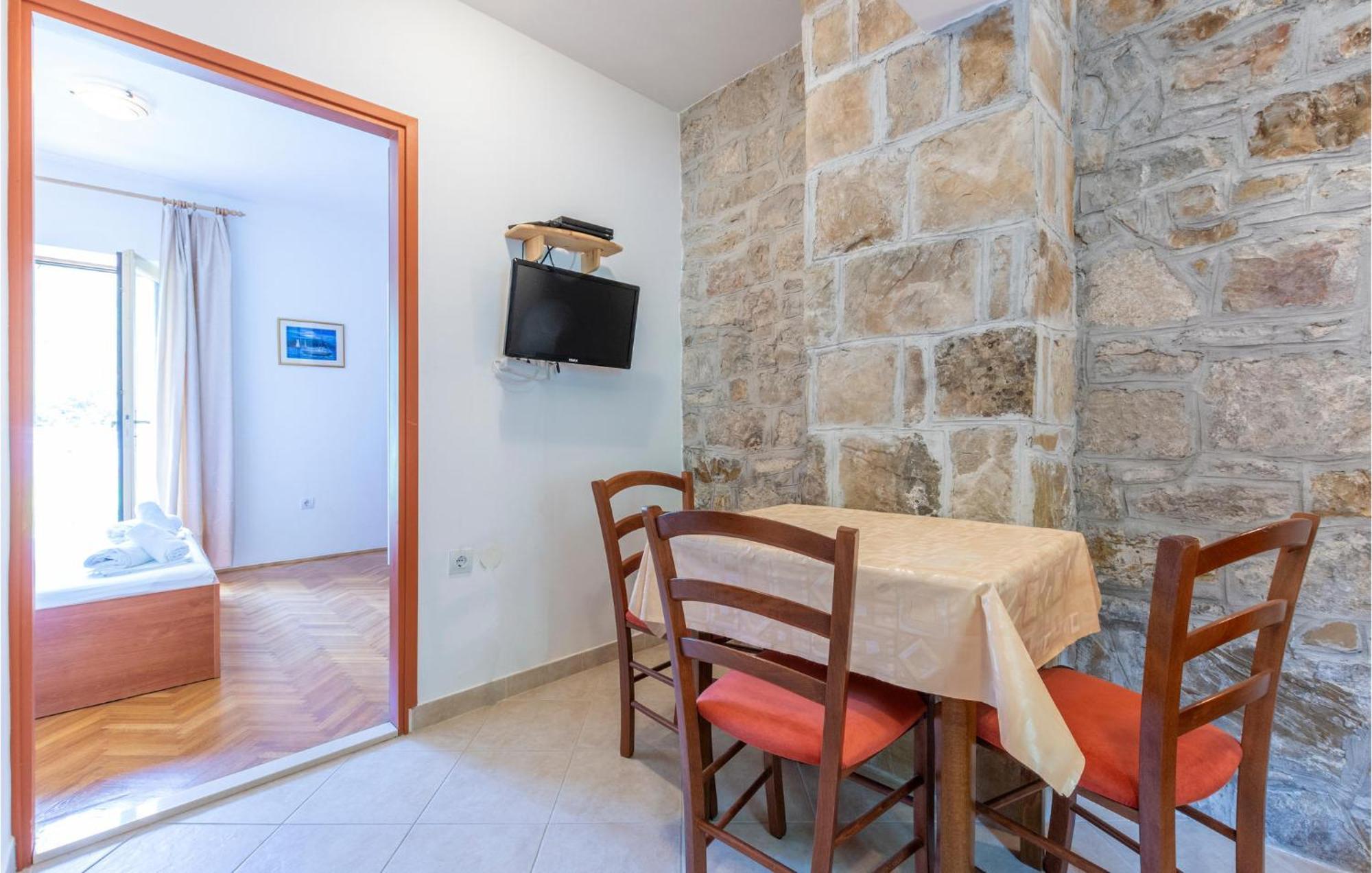 Awesome Apartment In Svinisce With Kitchenette المظهر الخارجي الصورة