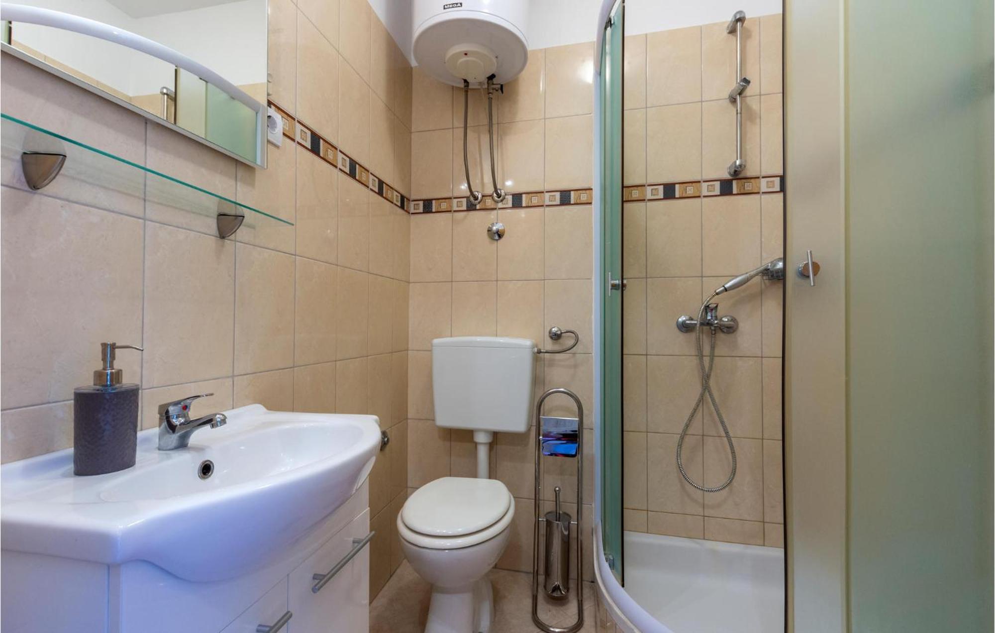 Awesome Apartment In Svinisce With Kitchenette المظهر الخارجي الصورة