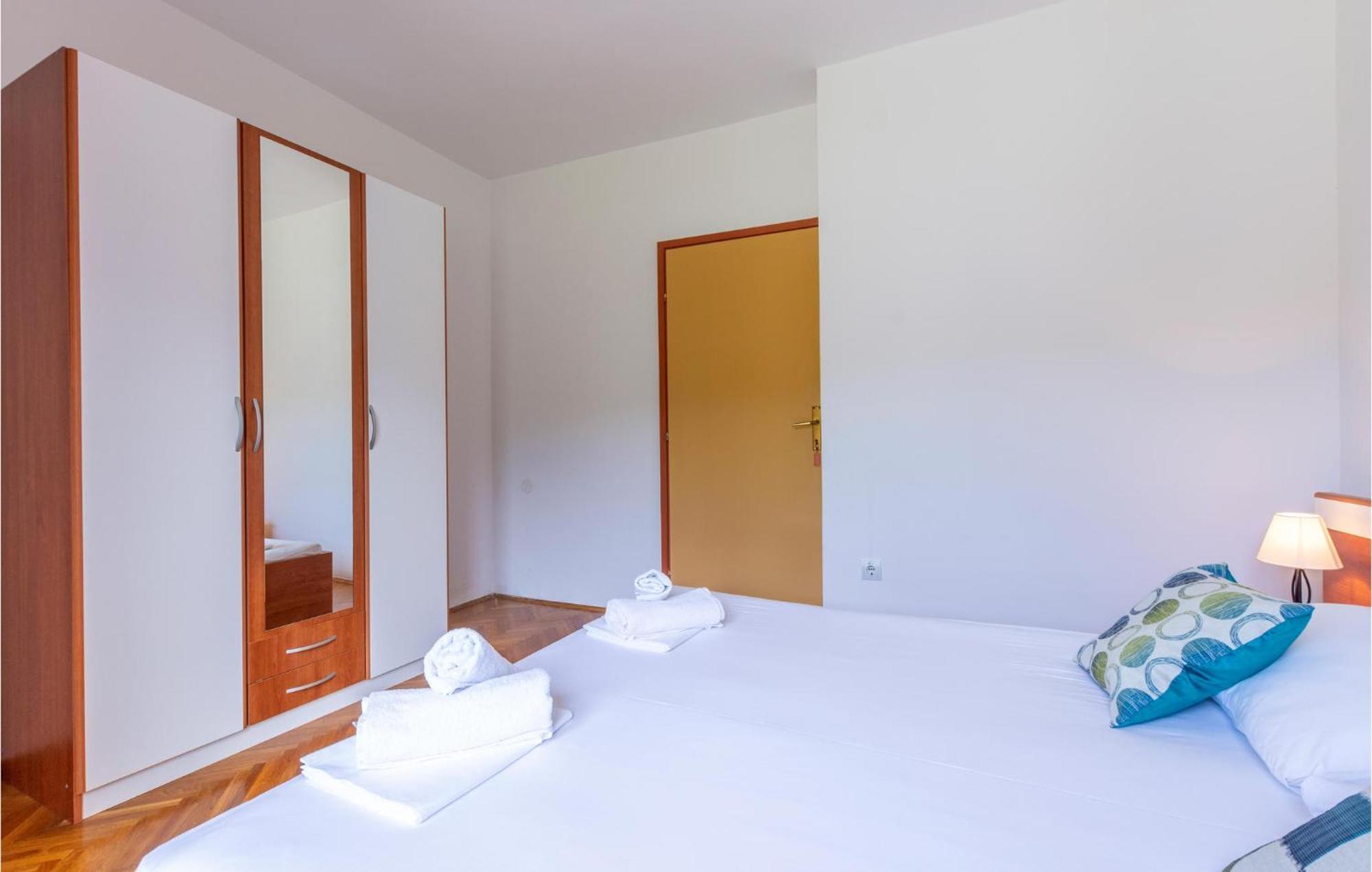 Awesome Apartment In Svinisce With Kitchenette المظهر الخارجي الصورة